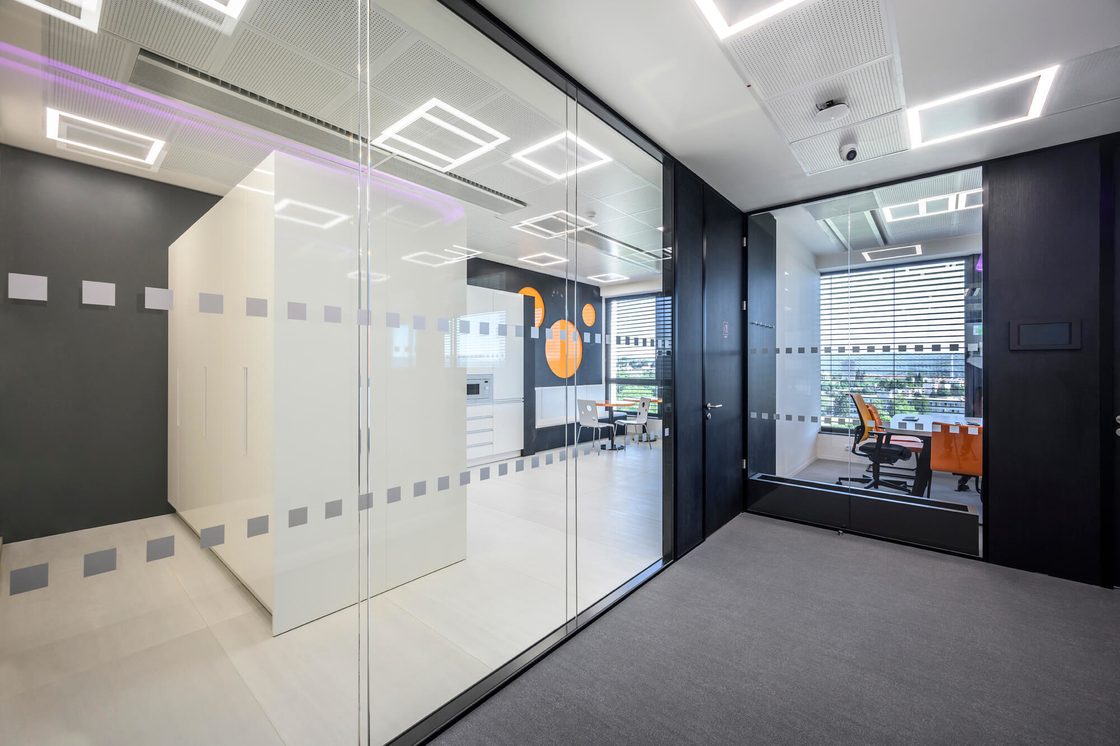 Tempered Glass Aluminum Partition Wall 108mm Soundproof 45dB