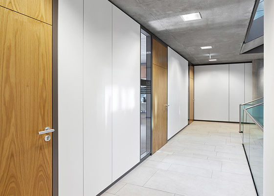 Système de cloisons solide Panneau en acier avec cadre en aluminium Barrières de bureau solides durables pour une utilisation durable