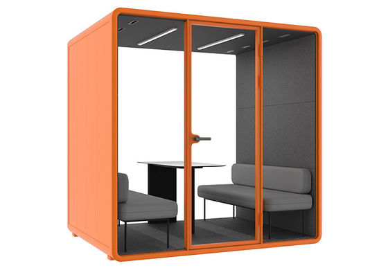 Les bureaux insonorisés supportent l'installation d'un système de contrôle d'accès pour montrer le produit à la foire et parler dans une cabine silencieuse.